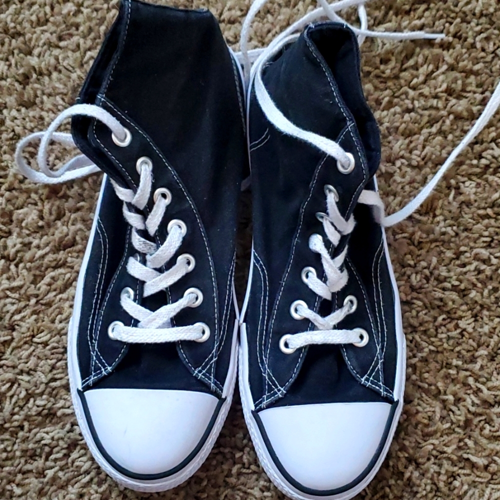Black airwalk shoes